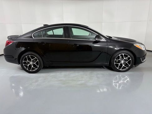 Used 2017 Buick Regal Sport Touring image 9
