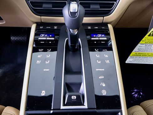 New 2026 Porsche Macan image 19