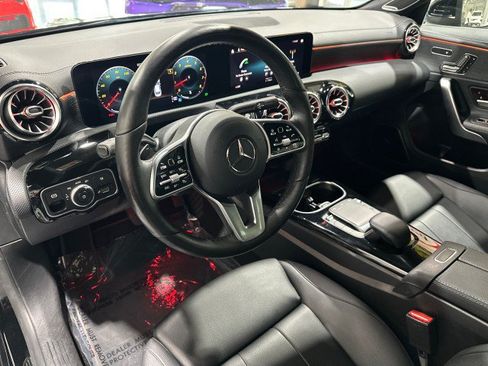 Used 2021 Mercedes-Benz CLA 250 4MATIC image 3