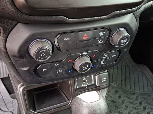 Used 2021 Jeep Renegade Sport image 12