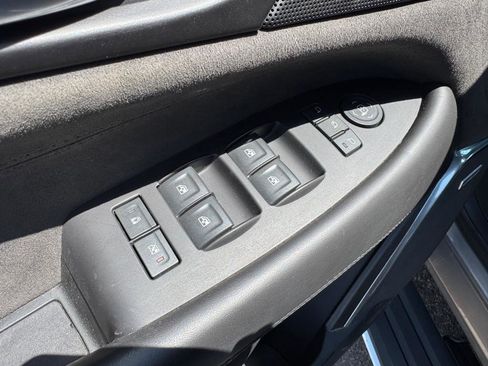 Used 2019 Cadillac Escalade ESV Platinum AWD/4WD image 18