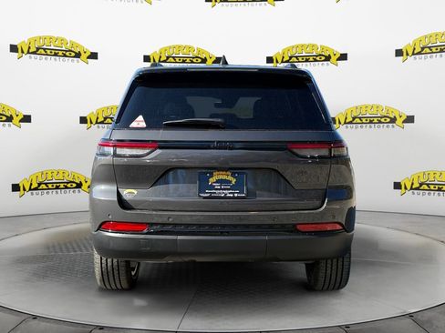 New 2025 Jeep Grand Cherokee Altitude image 4