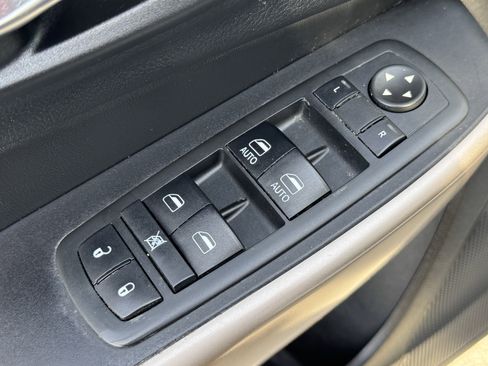 Used 2017 Jeep Cherokee Limited image 24