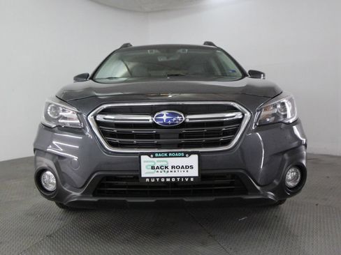 Used 2018 Subaru Outback 3.6R Limited AWD/4WD image 2