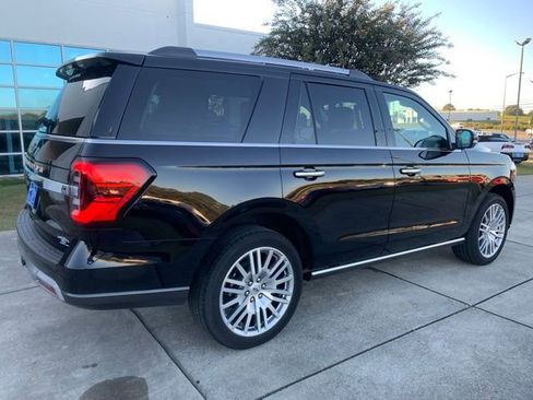 Used 2024 Ford Expedition Limited image 3