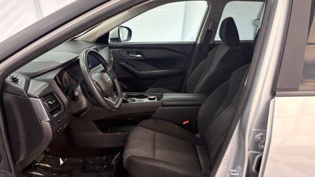 Used 2025 Nissan Rogue SV AWD/4WD image 13