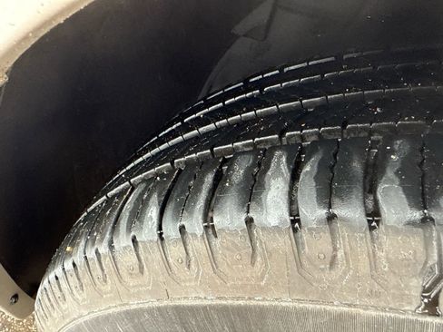 Used 2015 Chrysler Town & Country Touring-L w/ Driver Convenience Group image 14