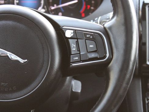 Used 2018 Jaguar F-PACE Premium image 37