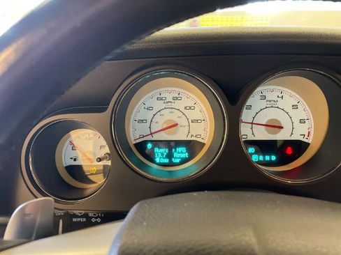 Used 2014 Dodge Challenger SXT RWD image 19