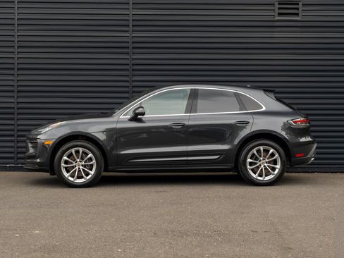 Certified 2023 Porsche Macan AWD/4WD image 2