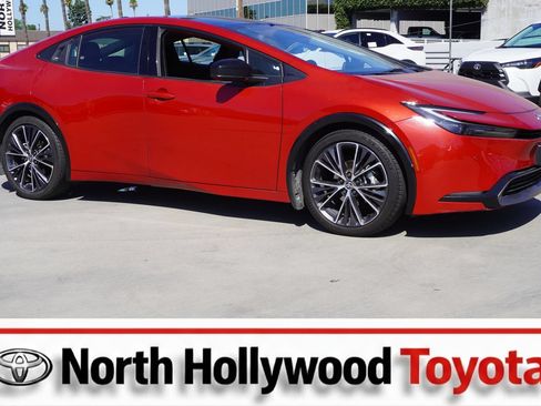 Used 2024 Toyota Prius XLE FWD image 1
