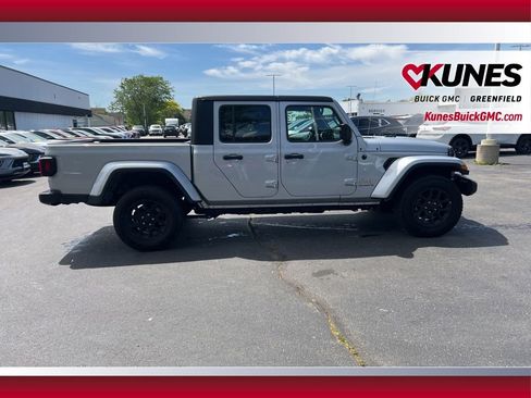 Used 2023 Jeep Gladiator Overland AWD/4WD image 2