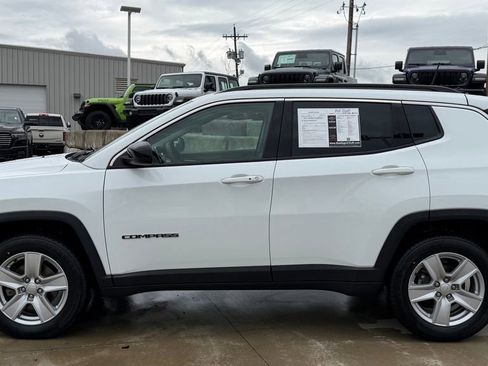 Used 2022 Jeep Compass Latitude AWD/4WD image 3