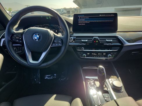 Used 2023 BMW 530e RWD image 10
