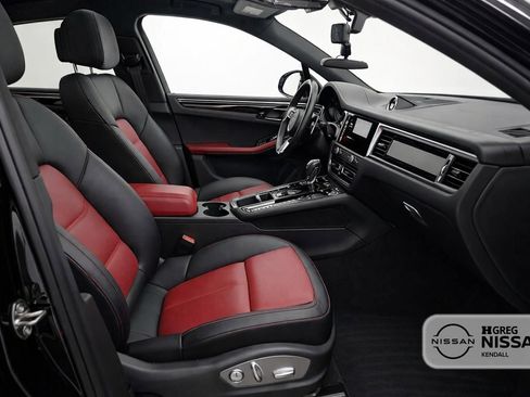Used 2023 Porsche Macan image 9