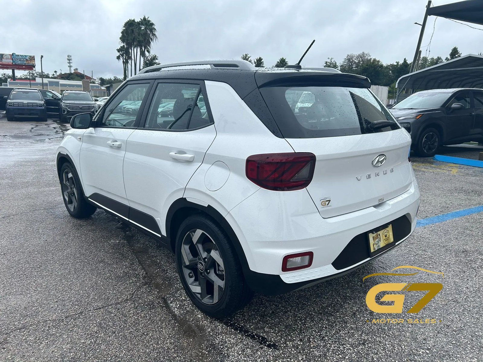 Used 2025 Hyundai Venue Limited FWD image 9