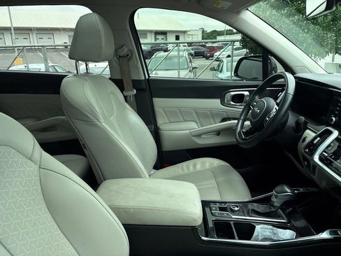 Used 2023 Kia Sorento SX AWD/4WD image 4