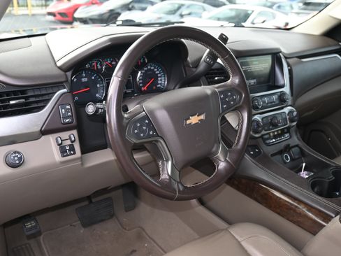 Used 2019 Chevrolet Tahoe LT image 3