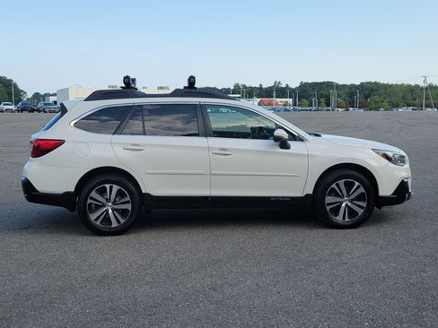 Used 2019 Subaru Outback 3.6R Limited AWD/4WD image 4