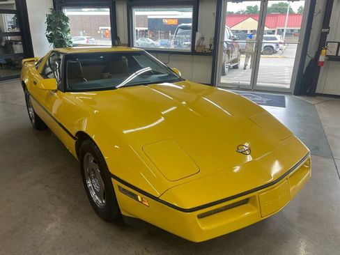 Used 1988 Chevrolet Corvette Coupe RWD image 18