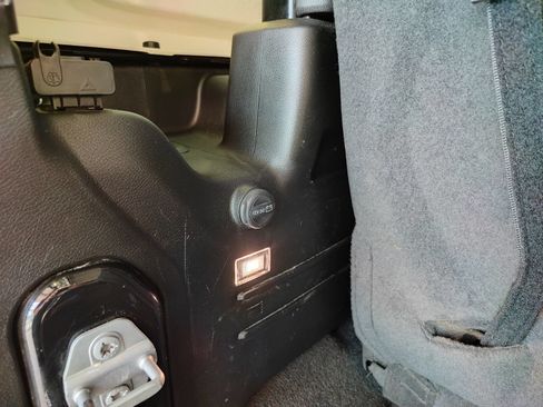 Used 2021 Jeep Wrangler Sport AWD/4WD image 14