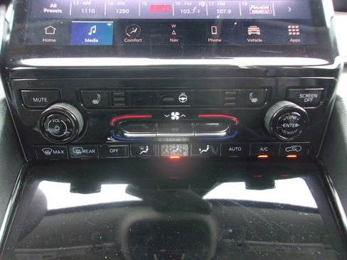 Used 2023 Jeep Grand Cherokee Limited AWD/4WD image 24