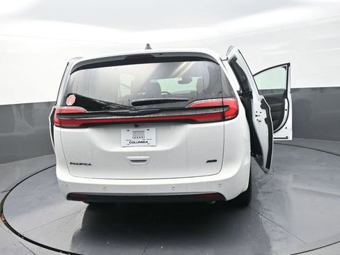 New 2026 Chrysler Pacifica Select image 32