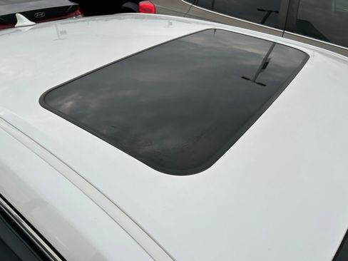 Used 2016 Toyota Avalon Limited image 7