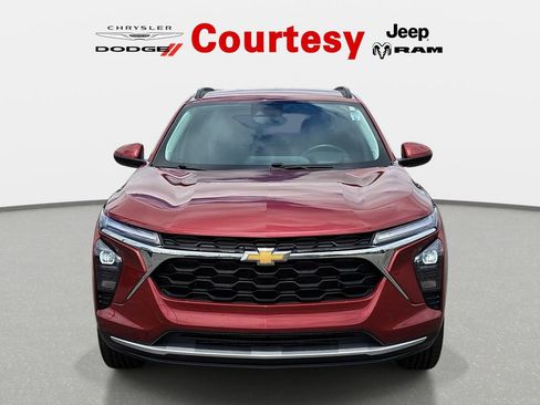 Used 2024 Chevrolet Trax LT w/ Driver Confidence Package FWD image 10