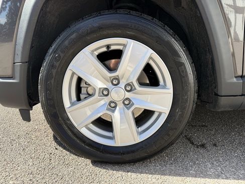 Used 2022 Jeep Compass Latitude image 9