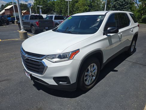 Used 2018 Chevrolet Traverse LS w/ LPO, Blackout Package FWD image 4