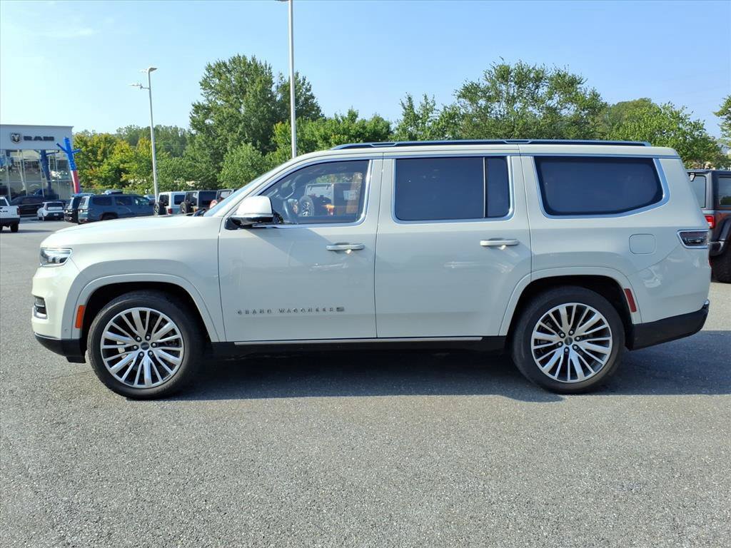 Used 2022 Jeep Grand Wagoneer Series III AWD/4WD image 3