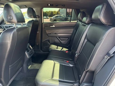 Used 2022 Volkswagen Atlas Cross Sport SEL R-Line AWD/4WD image 33