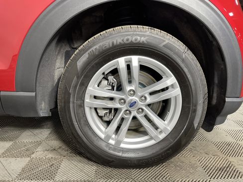 Used 2023 Ford Explorer XLT w/ Equipment Group 202A image 7