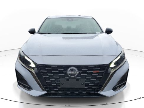 Used 2023 Nissan Altima 2.5 SR FWD image 2