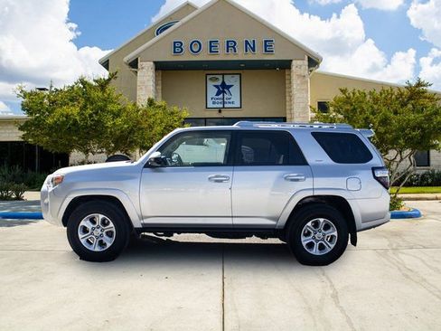 Used 2018 Toyota 4Runner SR5 image 2
