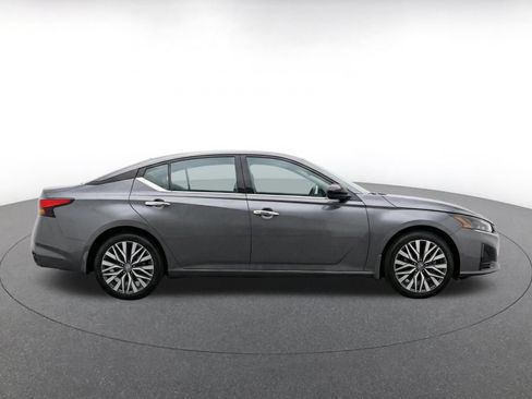 Used 2025 Nissan Altima 2.5 SV FWD image 10
