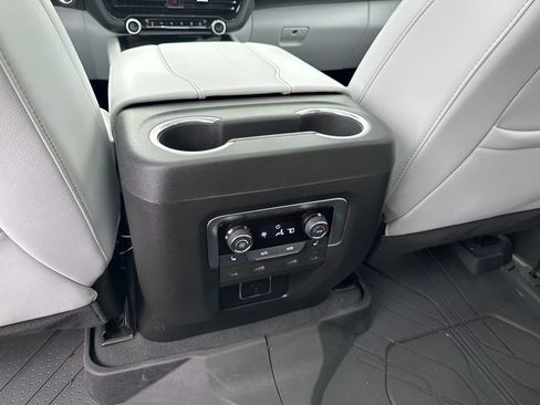 Used 2025 Chevrolet Tahoe Premier image 23