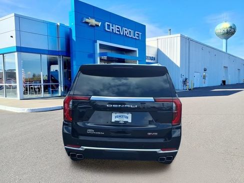 Used 2025 GMC Yukon XL Denali AWD/4WD image 4