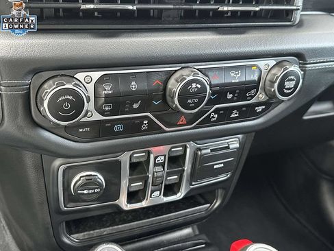 Used 2024 Jeep Wrangler Unlimited Sahara w/ Technology Group AWD/4WD image 28