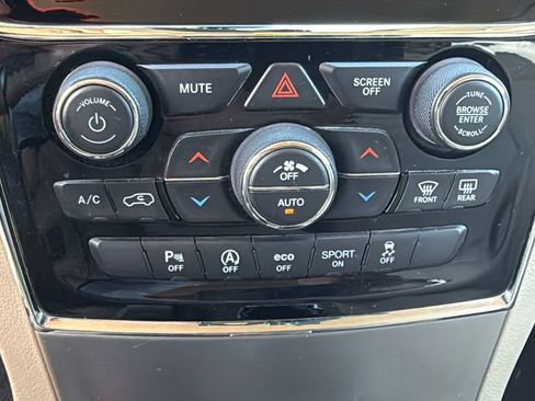 Used 2019 Jeep Grand Cherokee Laredo w/ 18" Wheel & 8.4" Radio Group AWD/4WD image 35