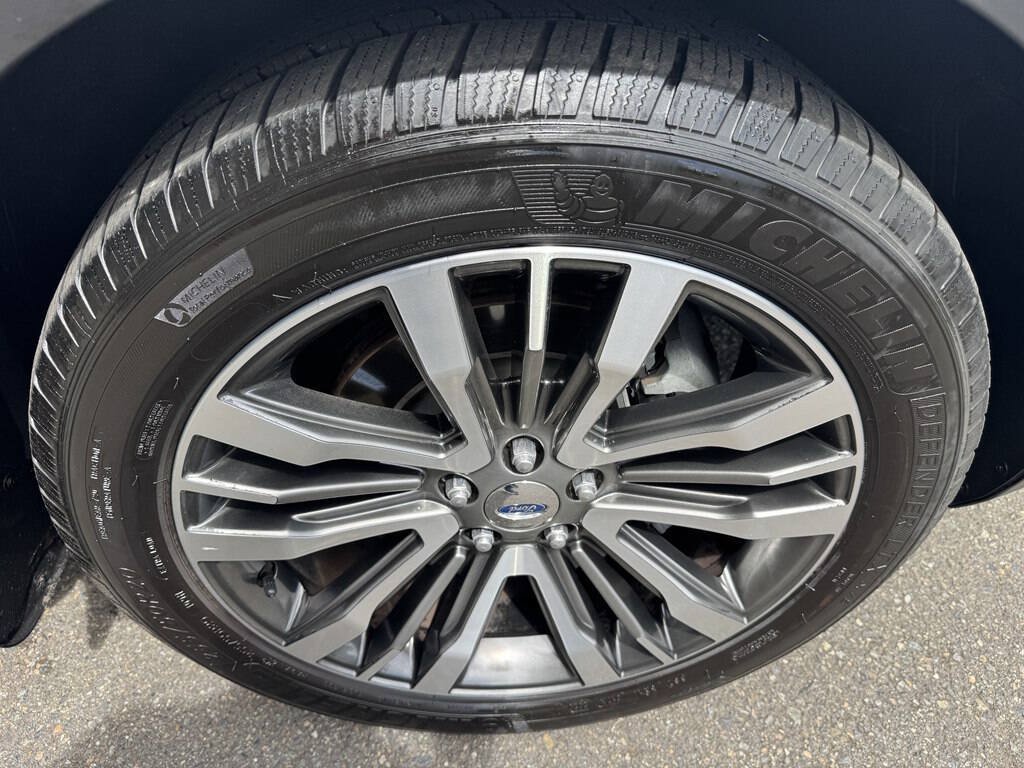 Used 2017 Ford Explorer Platinum AWD/4WD image 29