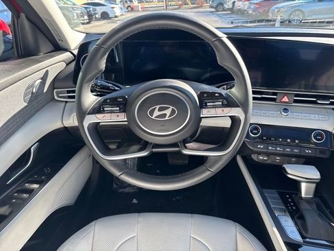 Certified 2025 Hyundai Elantra Limited image 11