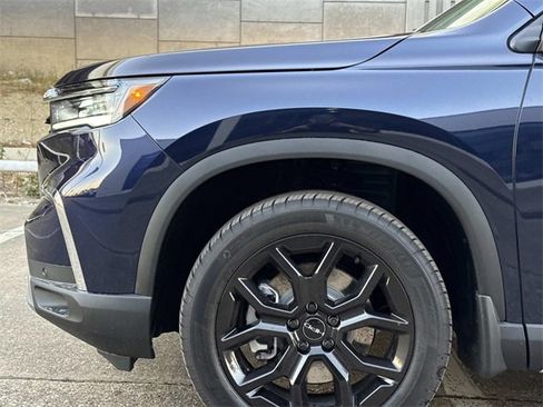 New 2025 Honda Pilot Touring image 5
