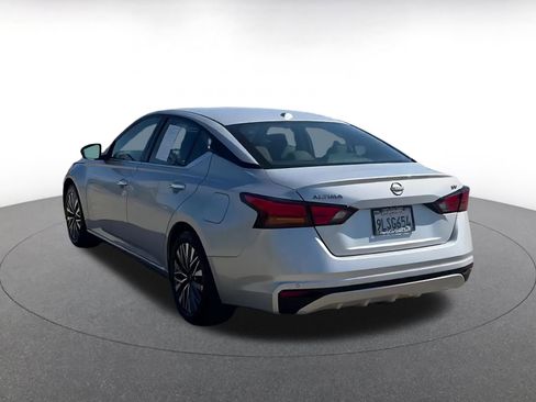 Used 2024 Nissan Altima 2.5 SV image 11