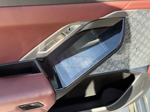 Used 2023 BMW 760i xDrive image 21