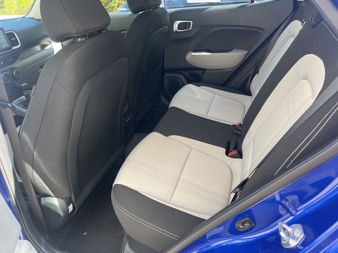 Used 2025 Hyundai Venue SEL image 10