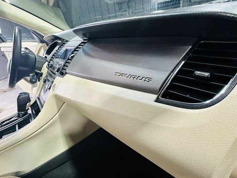 Used 2017 Ford Taurus SE FWD image 39