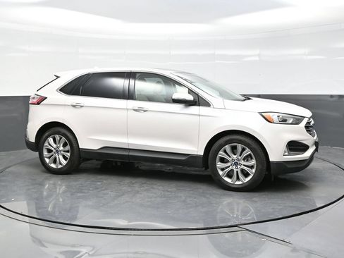 Used 2019 Ford Edge Titanium w/ Cold Weather Package AWD/4WD image 8