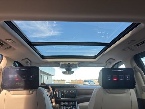 Used 2022 GMC Yukon XL Denali w/ Denali Ultimate Package image 32